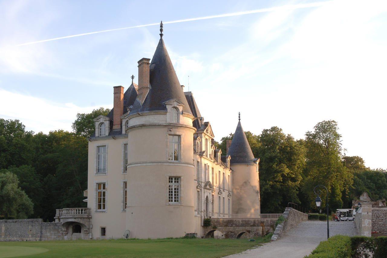 Chateau D'Augerville Golf & Spa Resort Exteriör bild