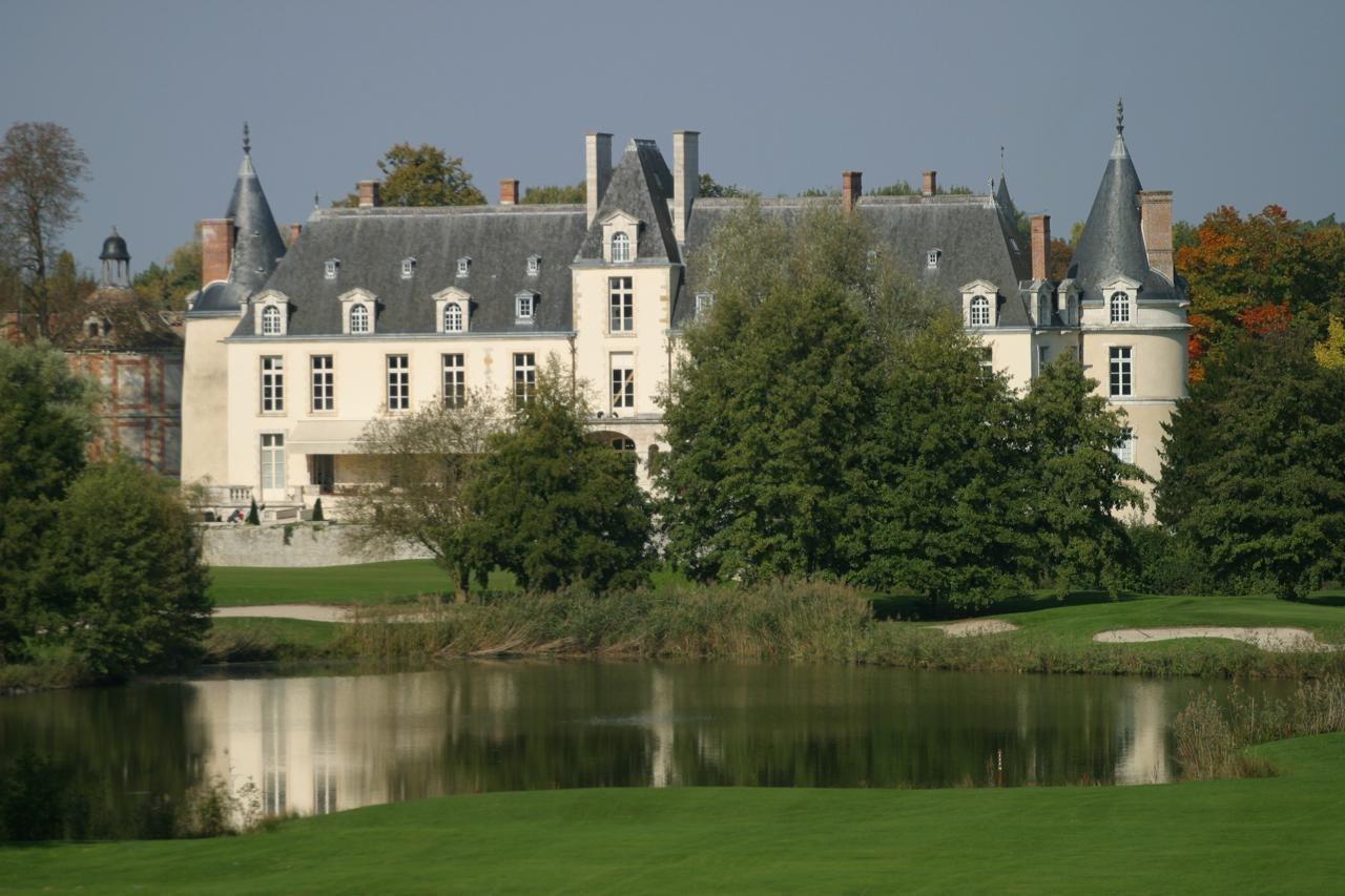 Chateau D'Augerville Golf & Spa Resort Exteriör bild