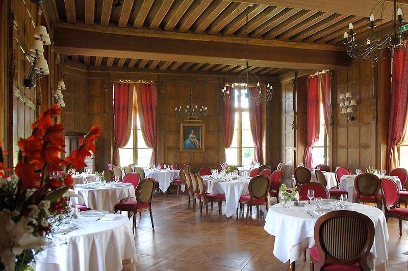 Chateau D'Augerville Golf & Spa Resort Exteriör bild